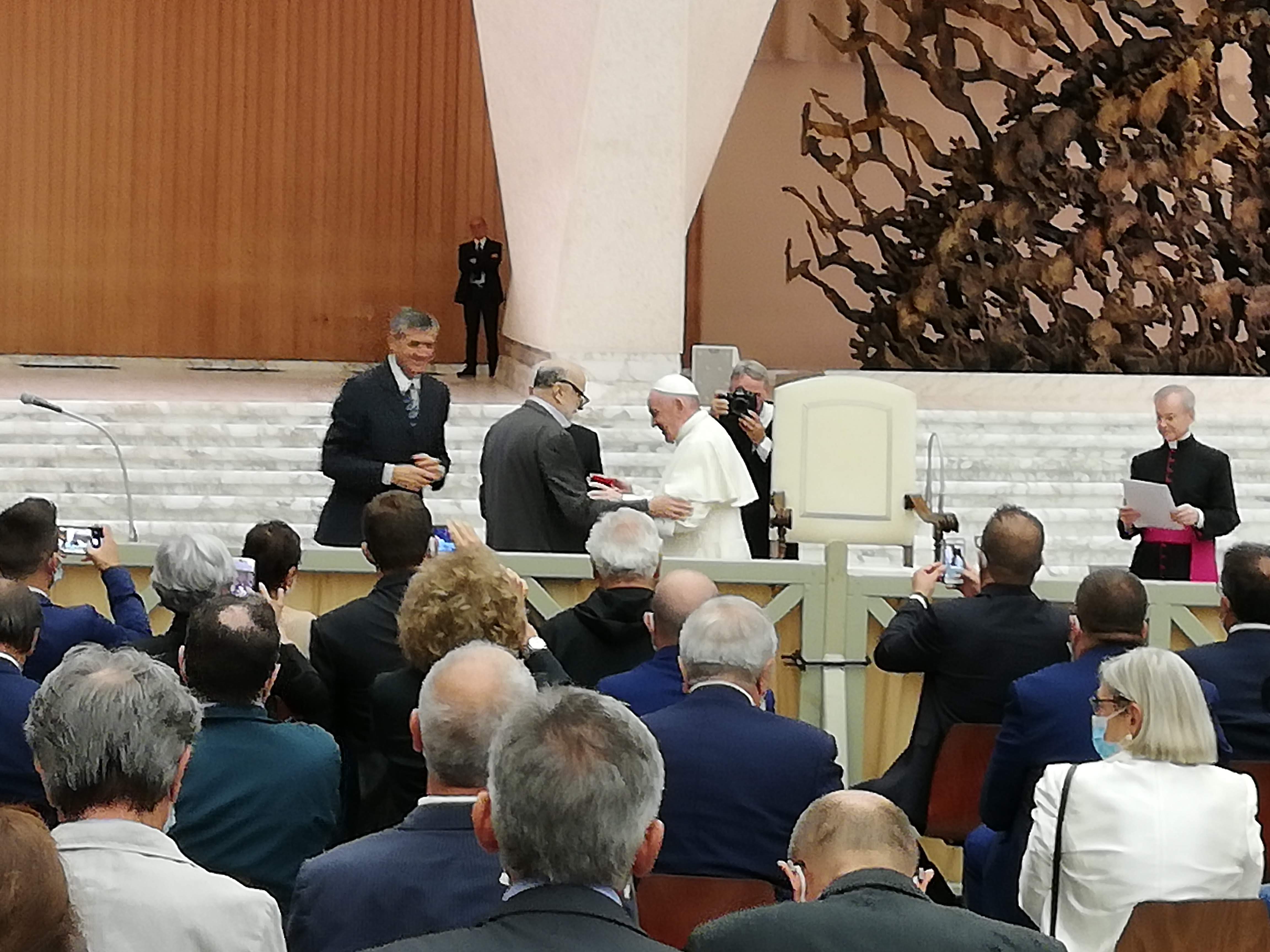 Petrini incontra papa Francesco in occasione dell'incontro delle Comunità Laudato Si'